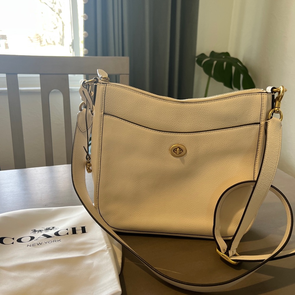 Coach Chaise Chalk Crossbody White Turnlock V Gently Used EUC Gold Hardware - Picture 11 of 12